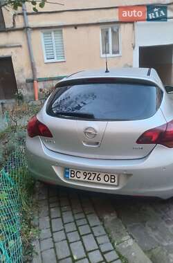Хетчбек Opel Astra 2010 в 