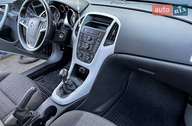 Универсал Opel Astra 2013 в 