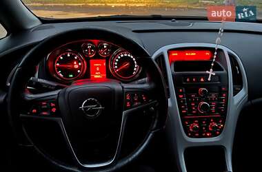 Универсал Opel Astra 2013 в 