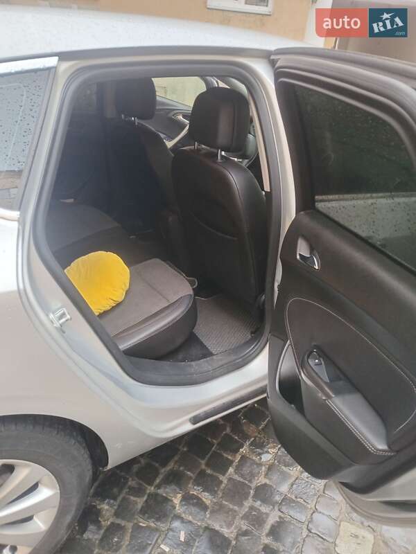 Хэтчбек Opel Astra 2010 в Львове