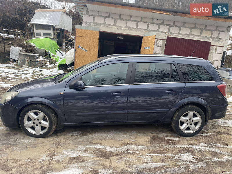 Универсал Opel Astra 2006 в Обухове