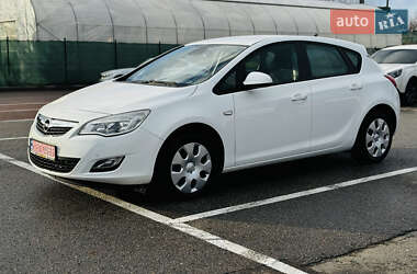 Хэтчбек Opel Astra 2011 в Львове