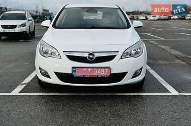 Хэтчбек Opel Astra 2011 в Львове