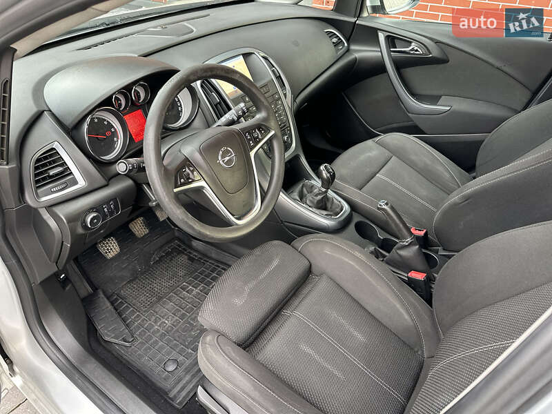 Универсал Opel Astra 2014 в Львове