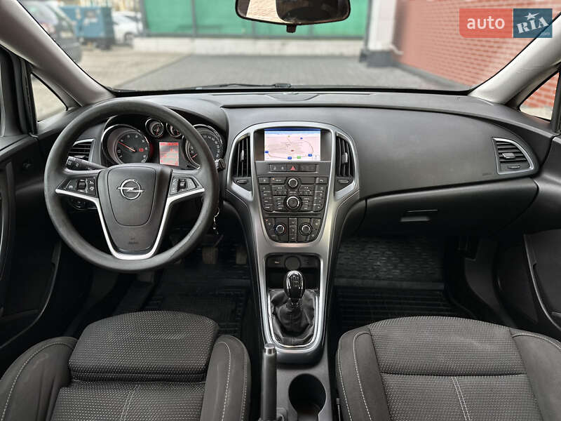 Универсал Opel Astra 2014 в Львове