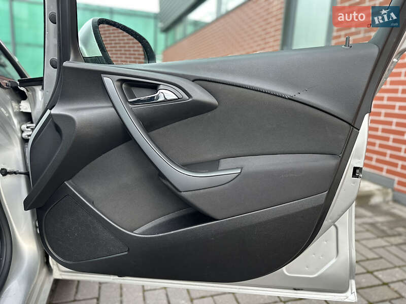 Универсал Opel Astra 2014 в Львове