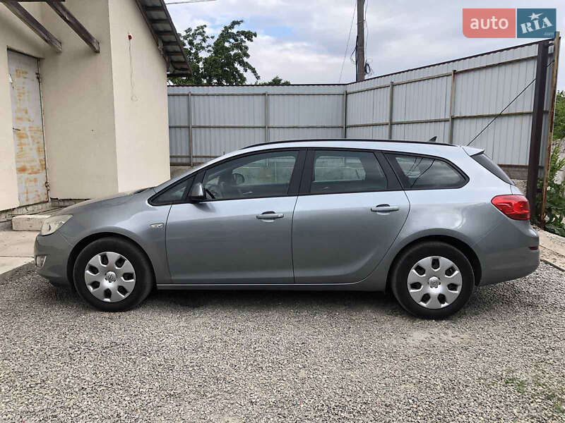 Универсал Opel Astra 2010 в Днепре