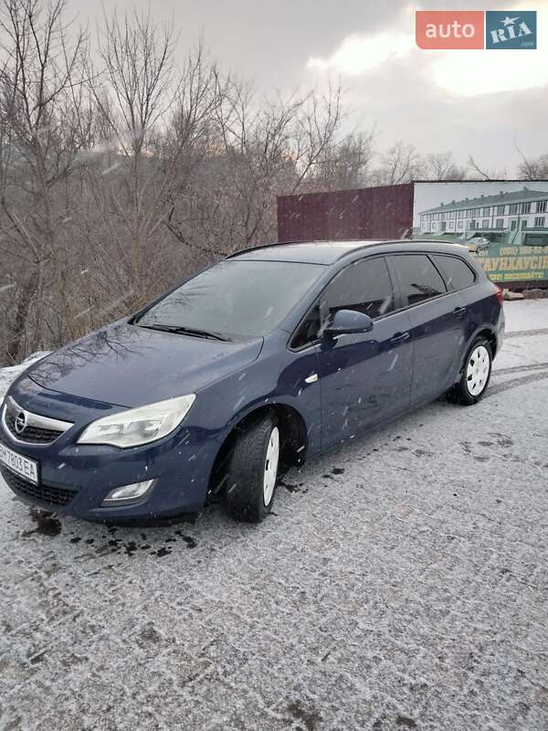 Універсал Opel Astra 2011 в Сумах
