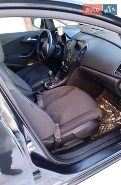 Универсал Opel Astra 2012 в 