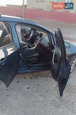 Универсал Opel Astra 2011 в Золочеве