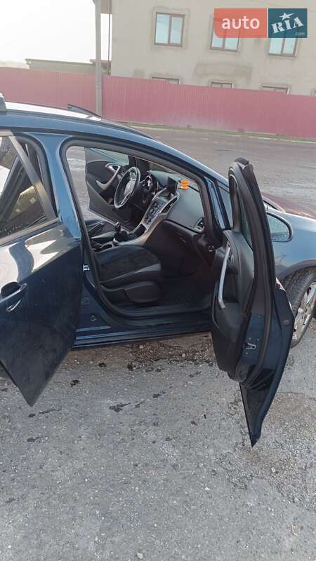 Универсал Opel Astra 2011 в Золочеве
