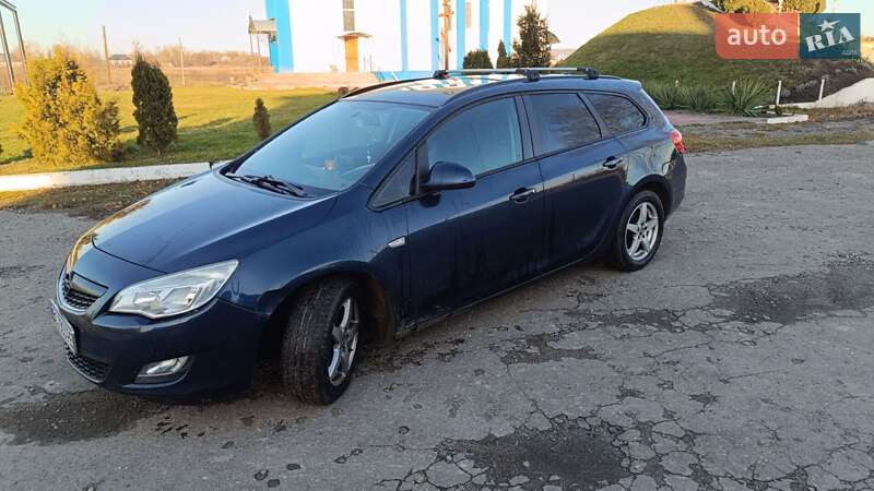 Универсал Opel Astra 2011 в Золочеве