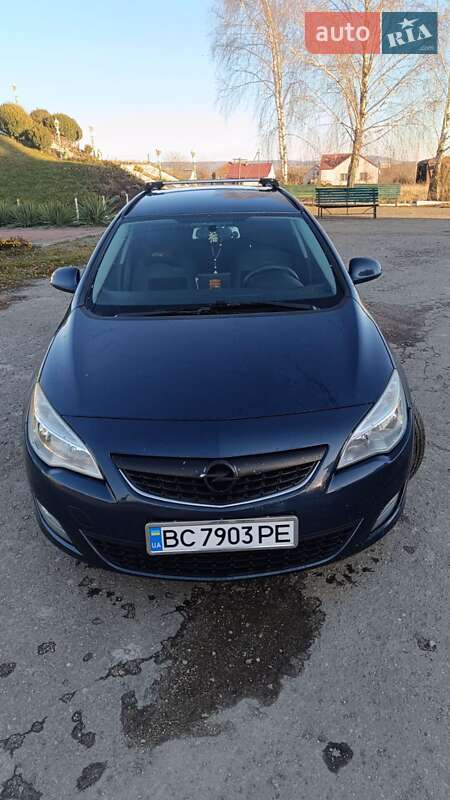 Универсал Opel Astra 2011 в Золочеве