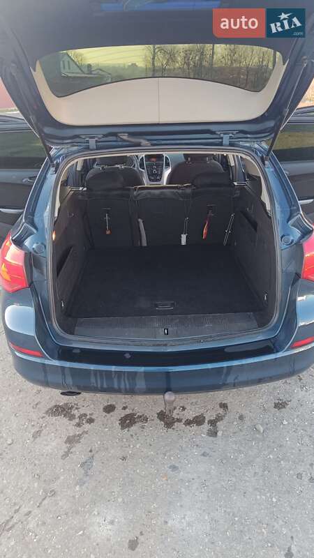 Универсал Opel Astra 2011 в Золочеве