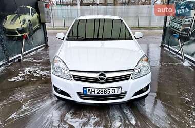 Седан Opel Astra 2012 в Павлограді