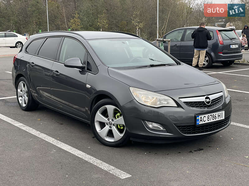Універсал Opel Astra 2012 в 