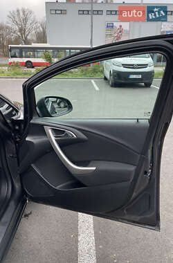 Універсал Opel Astra 2012 в 