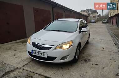 Універсал Opel Astra 2011 в Івано-Франківську