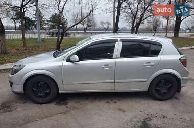 Хэтчбек Opel Astra 2007 в 