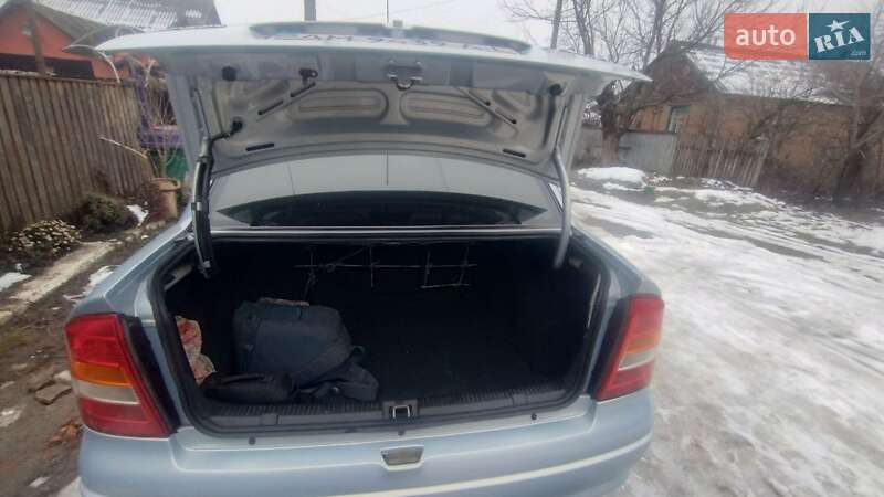 Седан Opel Astra 2004 в Житомире