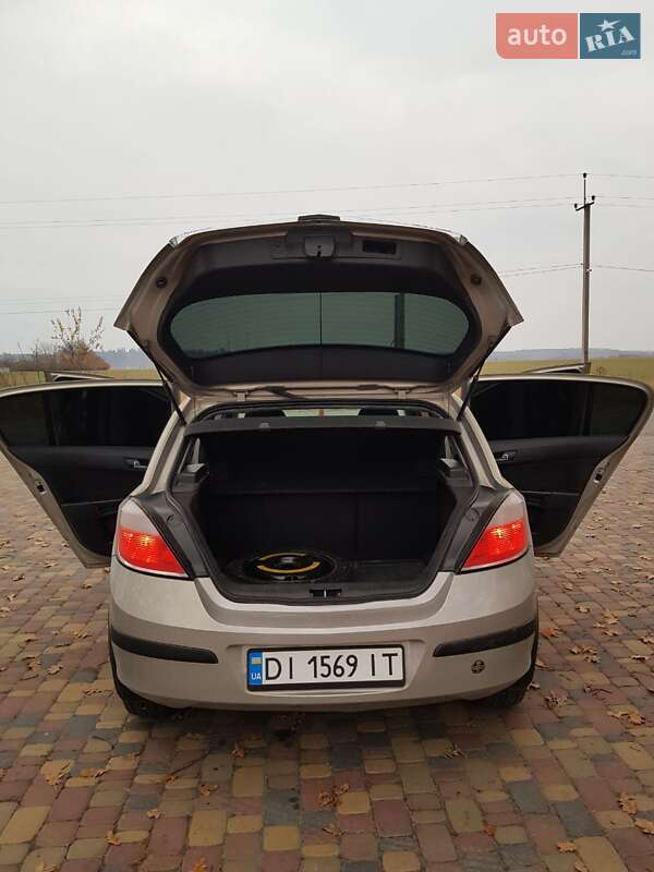 Хэтчбек Opel Astra 2006 в Боровой
