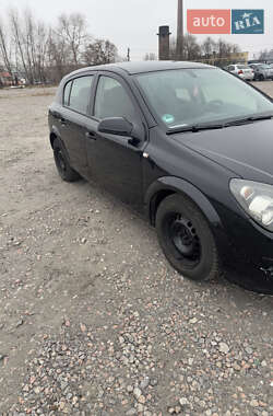 Хэтчбек Opel Astra 2005 в 