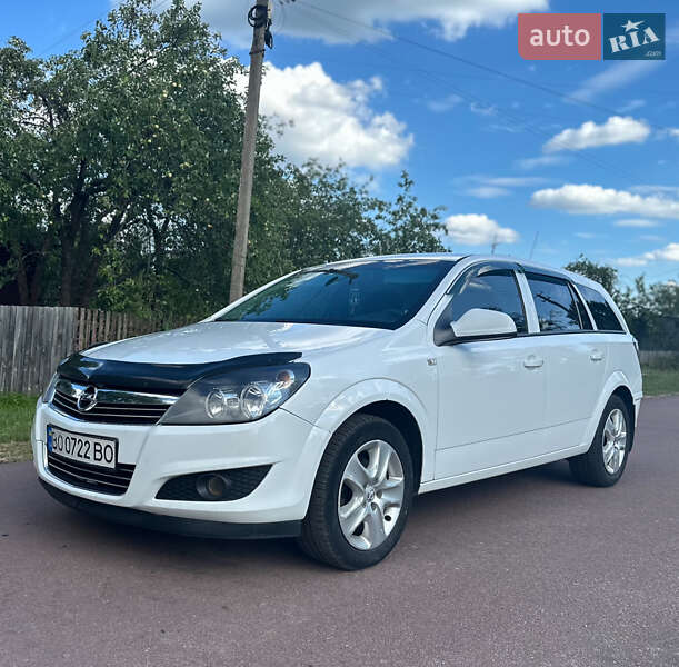 Универсал Opel Astra 2012 в Ивано-Франковске