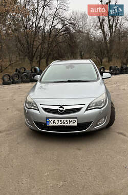 Універсал Opel Astra 2011 в Києві