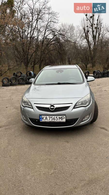 Універсал Opel Astra 2011 в Києві