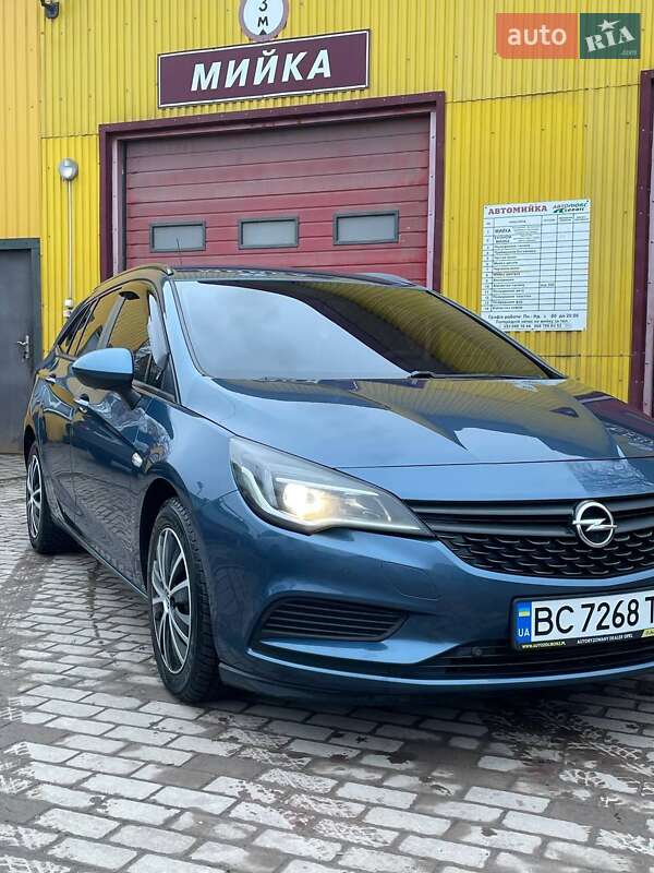 Универсал Opel Astra 2017 в Бориславе