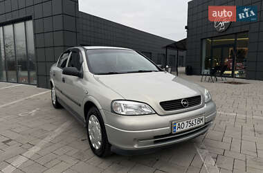 Седан Opel Astra 2006 в Тячеві