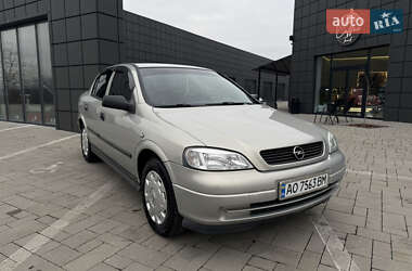 Седан Opel Astra 2006 в Тячеві