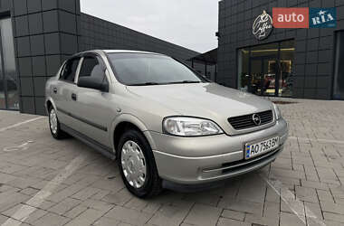 Седан Opel Astra 2006 в Тячеві