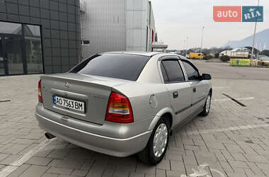 Седан Opel Astra 2006 в Тячеві