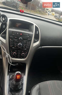 Универсал Opel Astra 2012 в 