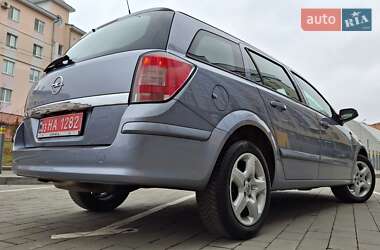 Універсал Opel Astra 2009 в Луцьку