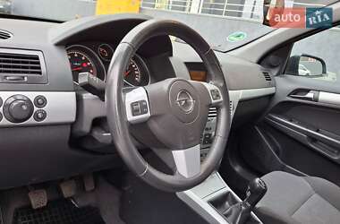 Універсал Opel Astra 2009 в Луцьку