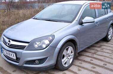 Хэтчбек Opel Astra 2011 в Львове