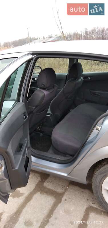 Хэтчбек Opel Astra 2011 в Львове