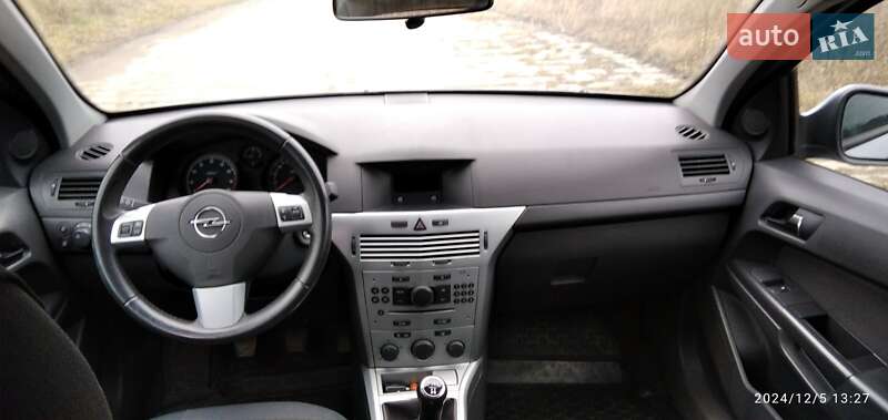 Хэтчбек Opel Astra 2011 в Львове