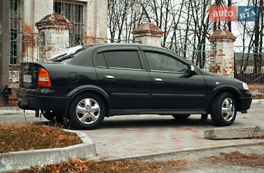 Седан Opel Astra 2008 в Хороле