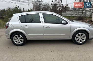 Хетчбек Opel Astra 2009 в Нововолинську