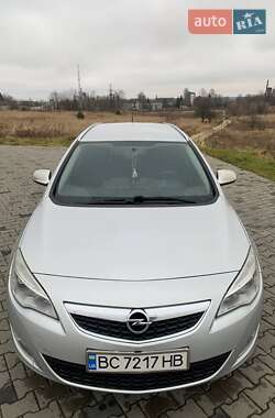 Універсал Opel Astra 2012 в Яворові