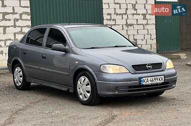 Седан Opel Astra 2007 в Новом Буге