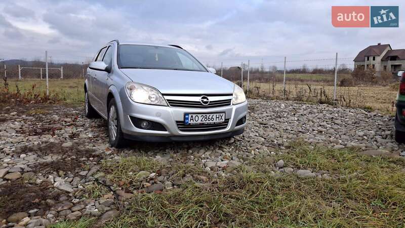 Универсал Opel Astra 2007 в Хусте