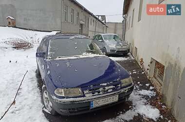 Седан Opel Astra 1995 в Львові