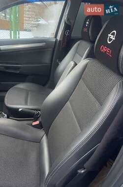 Хэтчбек Opel Astra 2007 в 