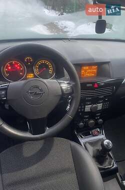Хэтчбек Opel Astra 2007 в 