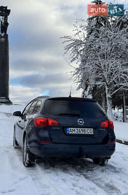 Універсал Opel Astra 2012 в Житомирі