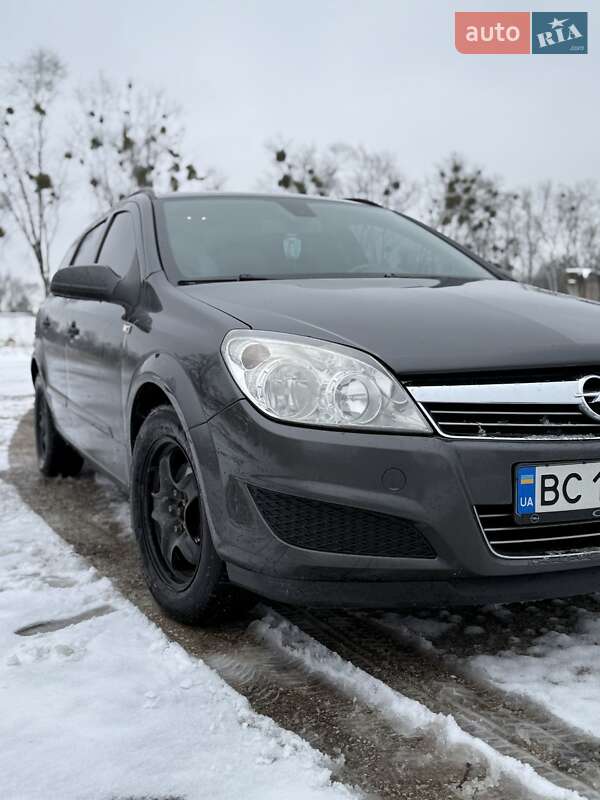 Универсал Opel Astra 2008 в Новом Роздоле